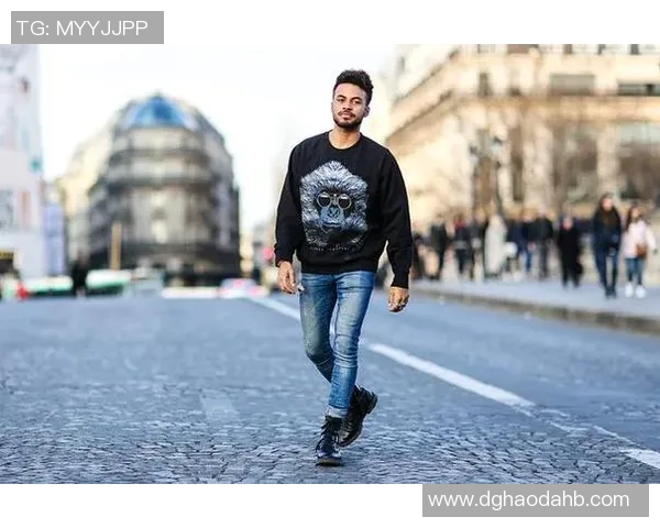 足球明星最新时尚穿搭揭秘引领潮流的运动风格与个性魅力展示