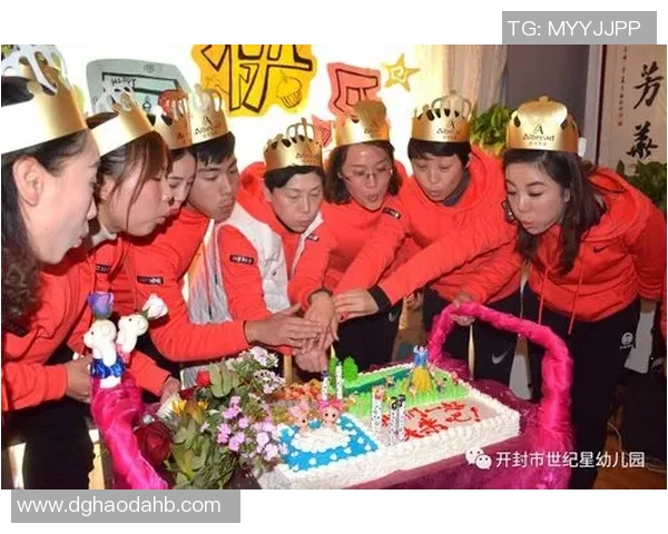 足球明星们齐聚一堂为好友庆祝生日快乐传递温暖祝福与精彩瞬间